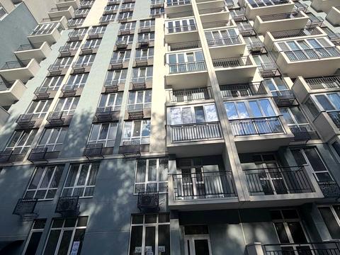 комерційна за адресою Валер'яна Підмогильного вул., 5