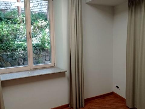 комерційна за адресою Крутогорний, 12б