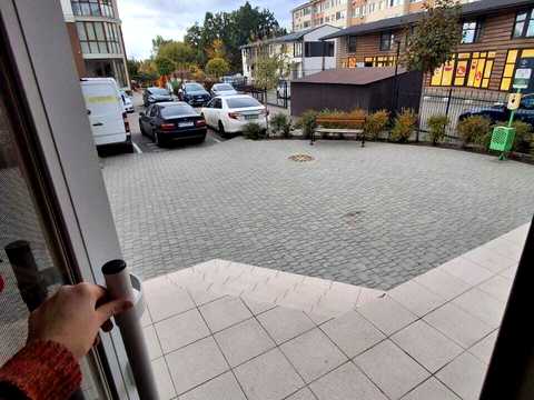комерційна за адресою Одеська вул., 68
