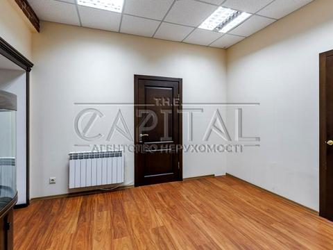 комерційна за адресою Оболонська вул., 21