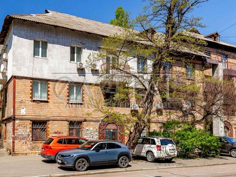 комерційна за адресою Оболонська вул., 21