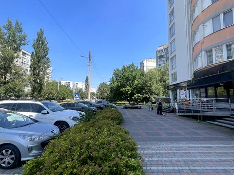комерційна за адресою Івана Миколайчука вул., 6