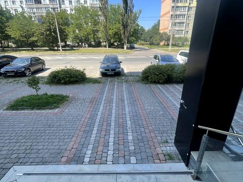 комерційна за адресою Івана Миколайчука вул., 6