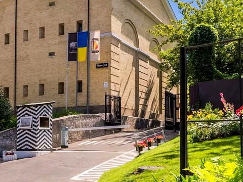 комерційна за адресою Рибальська вул., 22