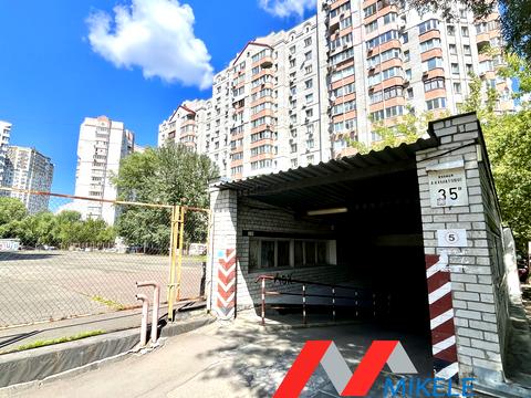 паркомісце за адресою Анни Ахматової вул., 35-В