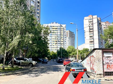 паркомісце за адресою Анни Ахматової вул., 35-В