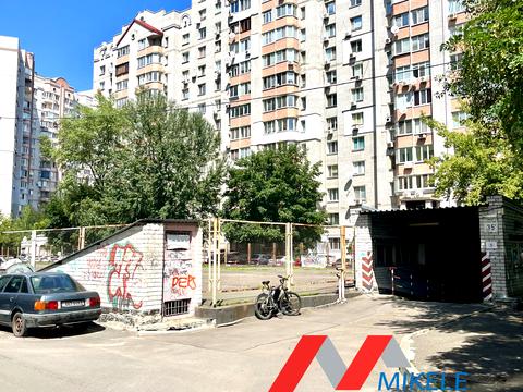 паркомісце за адресою Анни Ахматової вул., 35-В