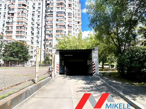 паркомісце за адресою Анни Ахматової вул., 35-В