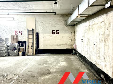 паркомісце за адресою Анни Ахматової вул., 35-В