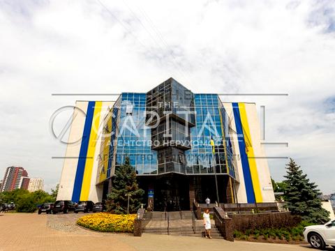 комерційна за адресою Голосіївська, 42