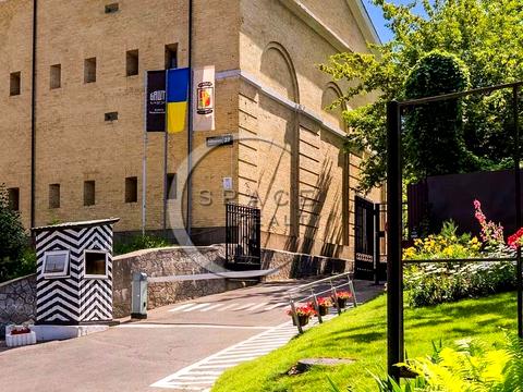 комерційна за адресою Рибальська вул., 22