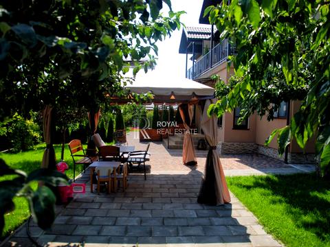 будинок за адресою вул. Космонавтів, 5