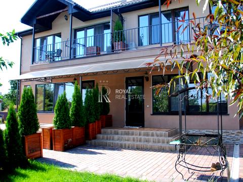 будинок за адресою вул. Космонавтів, 5