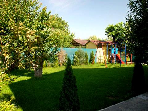 будинок за адресою вул. Космонавтів, 5