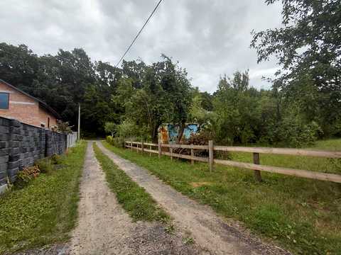 участок по адресу Горіхова