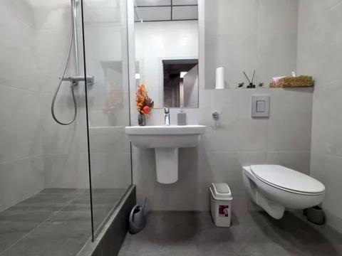 комерційна за адресою Володимира Моссаковського вул. (Клари Цеткін), 7