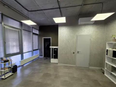 комерційна за адресою Володимира Моссаковського вул. (Клари Цеткін), 7