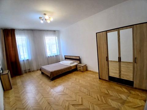 квартира за адресою Богдана Хмельницького вул., 2/4