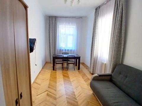 квартира за адресою Богдана Хмельницького вул., 2/4