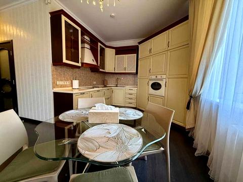 квартира за адресою Дмитрівська вул., 80