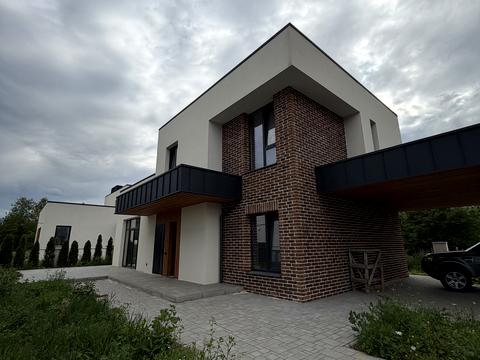 будинок за адресою Миколайчука