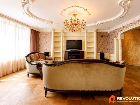 квартира за адресою Раїси Окіпної вул., 10-Б