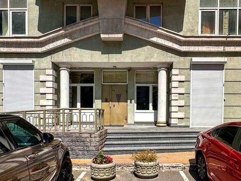 квартира за адресою Раїси Окіпної вул., 10-Б