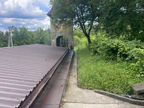 комерційна за адресою Польова, 22Б