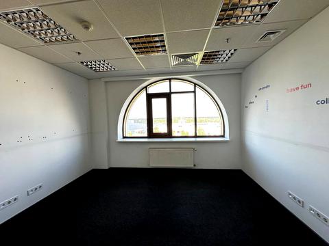 комерційна за адресою Петра Сагайдачного вул., 11