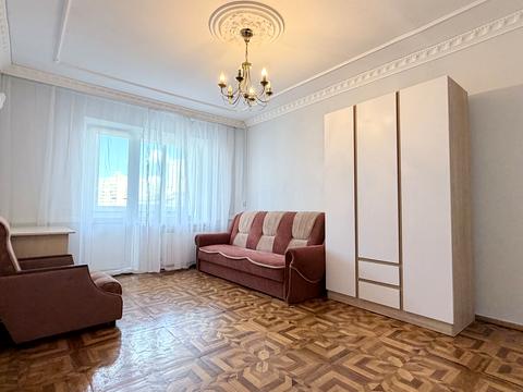 квартира за адресою Анни Ахматової вул., 8