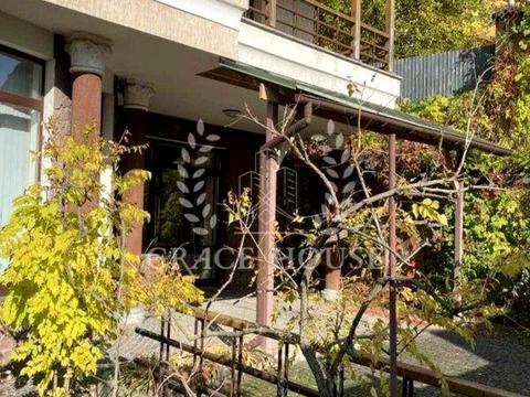 будинок за адресою Павла Загребельного вул. (Миколи Раєвського)