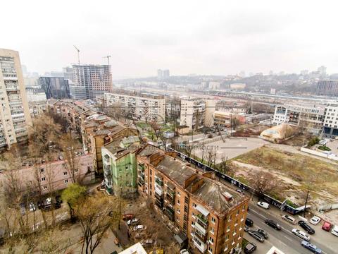 комерційна за адресою Жилянська вул., 68
