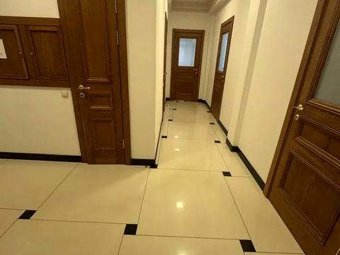 комерційна за адресою Жилянська вул., 72а