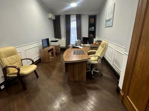 комерційна за адресою Жилянська вул., 72а