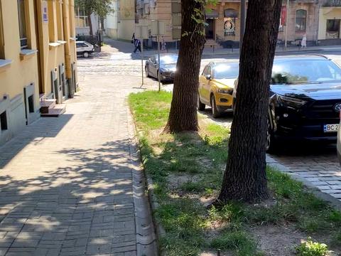 коммерческая по адресу Гладышевского ул., 15