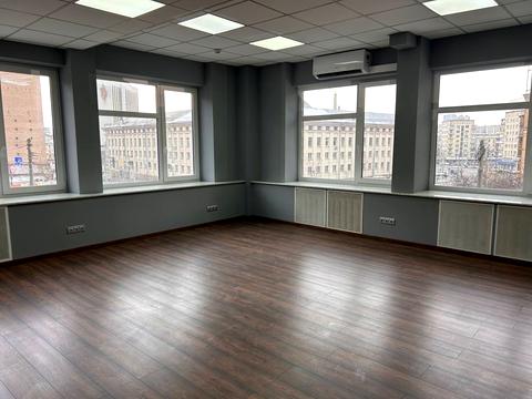 комерційна за адресою Дмитрівська вул., 18/24