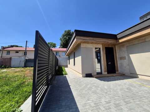будинок за адресою Центральна вул., (Будинок 1)