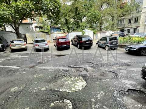 комерційна за адресою Круглоуніверситетська вул., 17