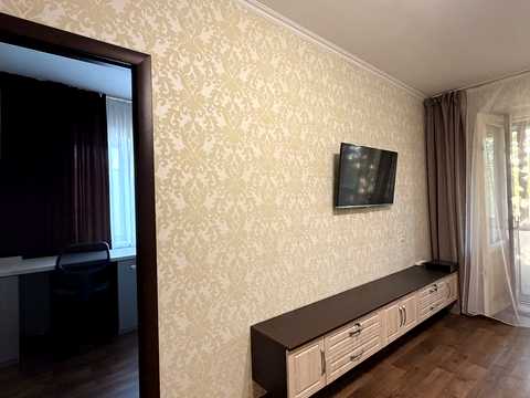 квартира по адресу Свободы просп. (60-річчя Жовтня), 83/1