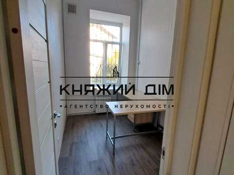 комерційна за адресою Стрілецька вул., 7/6