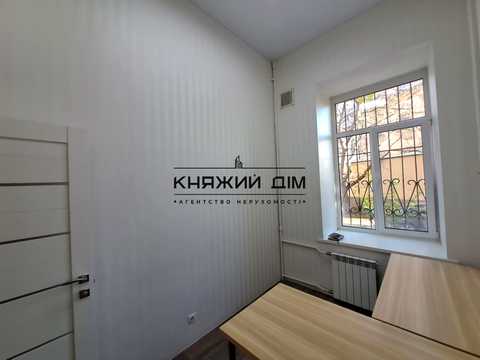 комерційна за адресою Стрілецька вул., 7/6