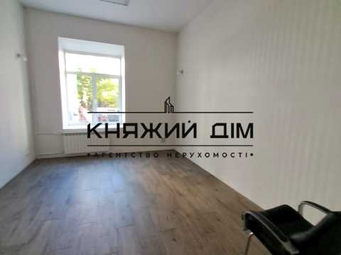 комерційна за адресою Стрілецька вул., 7/6