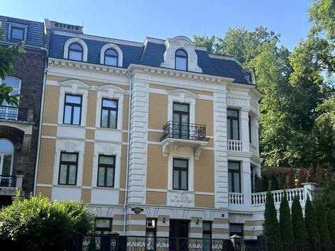 комерційна за адресою Паркова вул. (Конева), 9