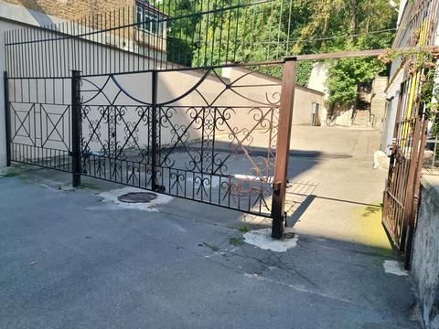 комерційна за адресою Дарвіна вул., 5