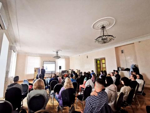 комерційна за адресою Алея Героїв Небесної Сотні, 1
