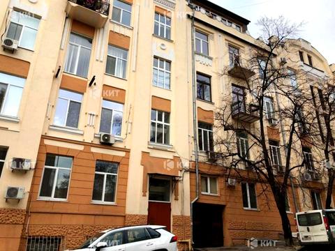 квартира за адресою Куликівський узвіз (Революції), 14