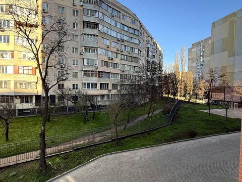 квартира за адресою Євгена Чикаленка вул., (Будинок)