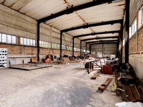 комерційна за адресою Торф'яна, 28