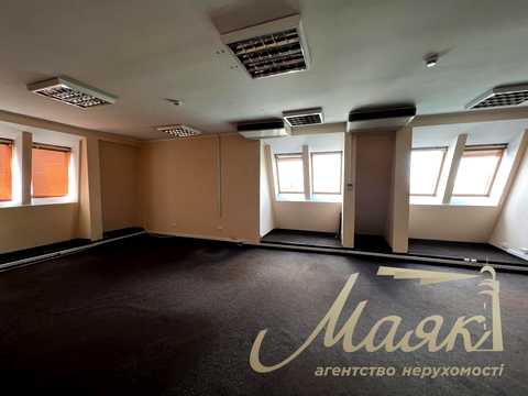 комерційна за адресою Івана Виговського вул. (Маршала Гречка), 3