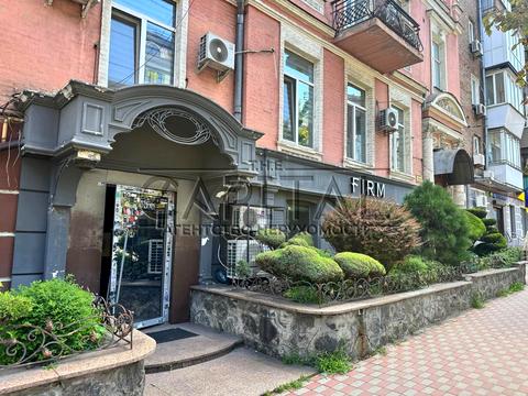 комерційна за адресою Саксаганського вул., 84-86
